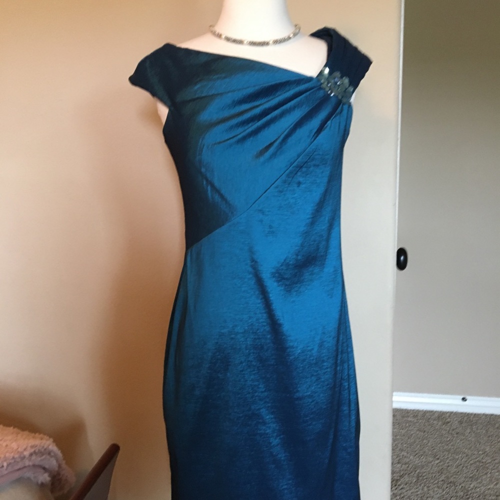 Teal blue cocktail dress w/jewel, size 6
